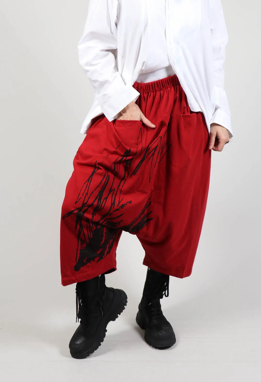 Cropped Jersey Trousers in Red