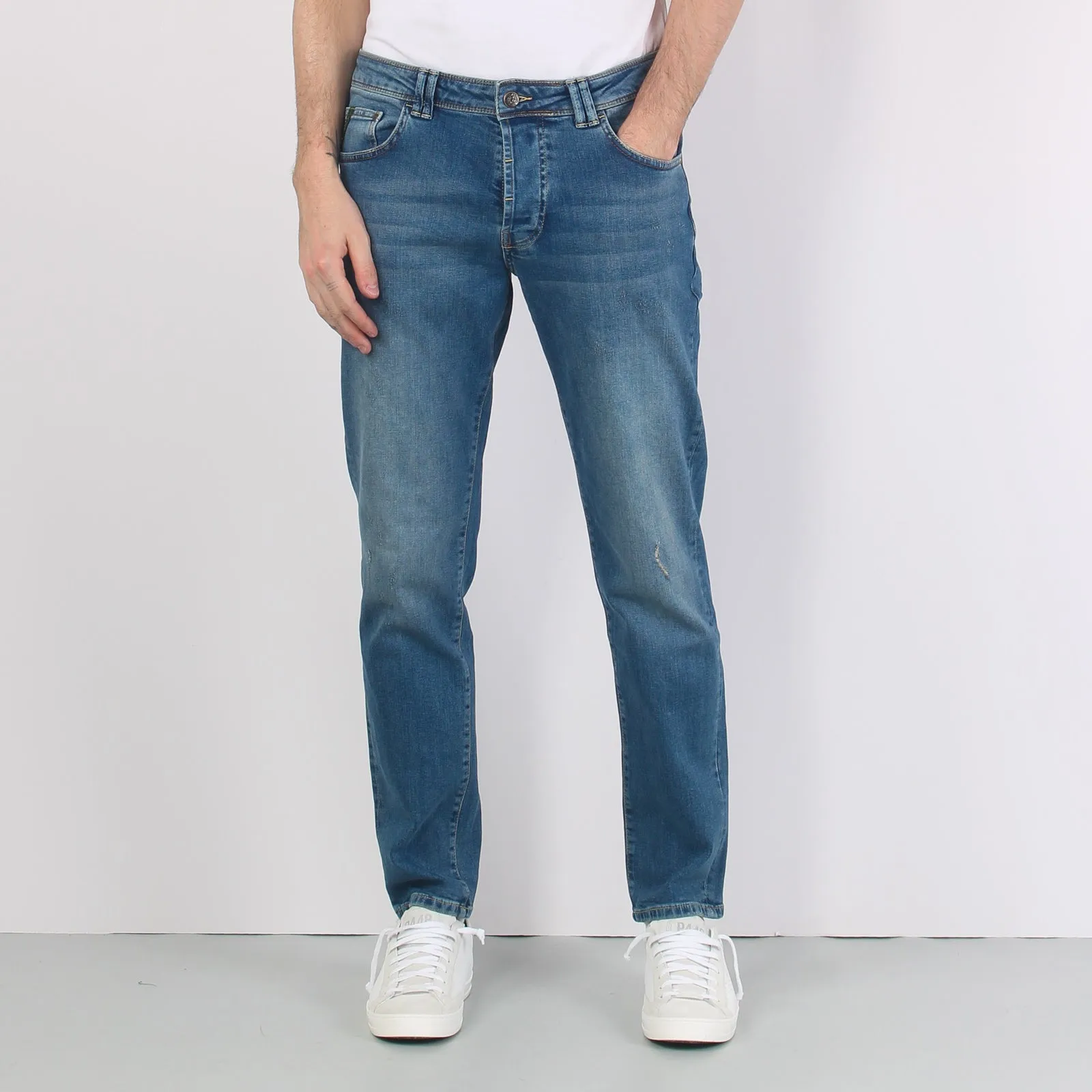 Denim Tapered Fit Denim Medio