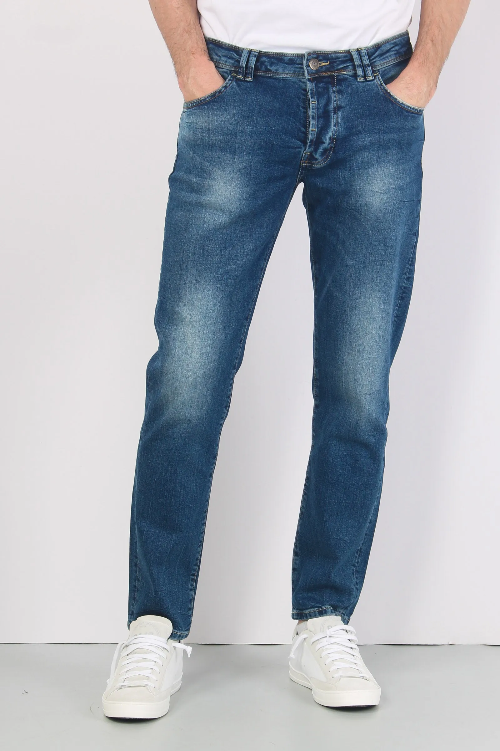 Denim Tapered Fit Denim Scuro