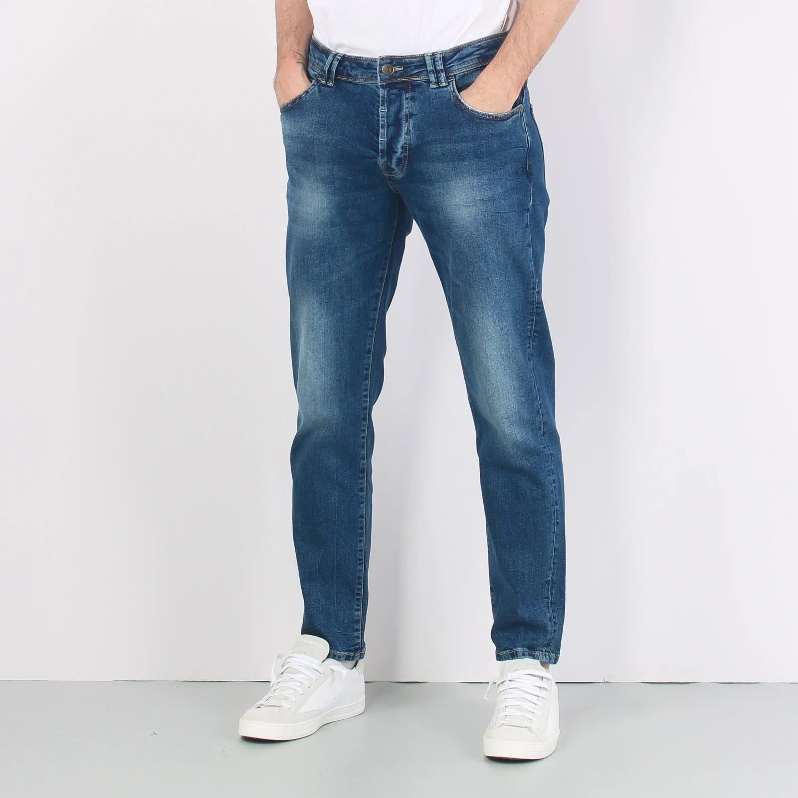 Denim Tapered Fit Denim Scuro