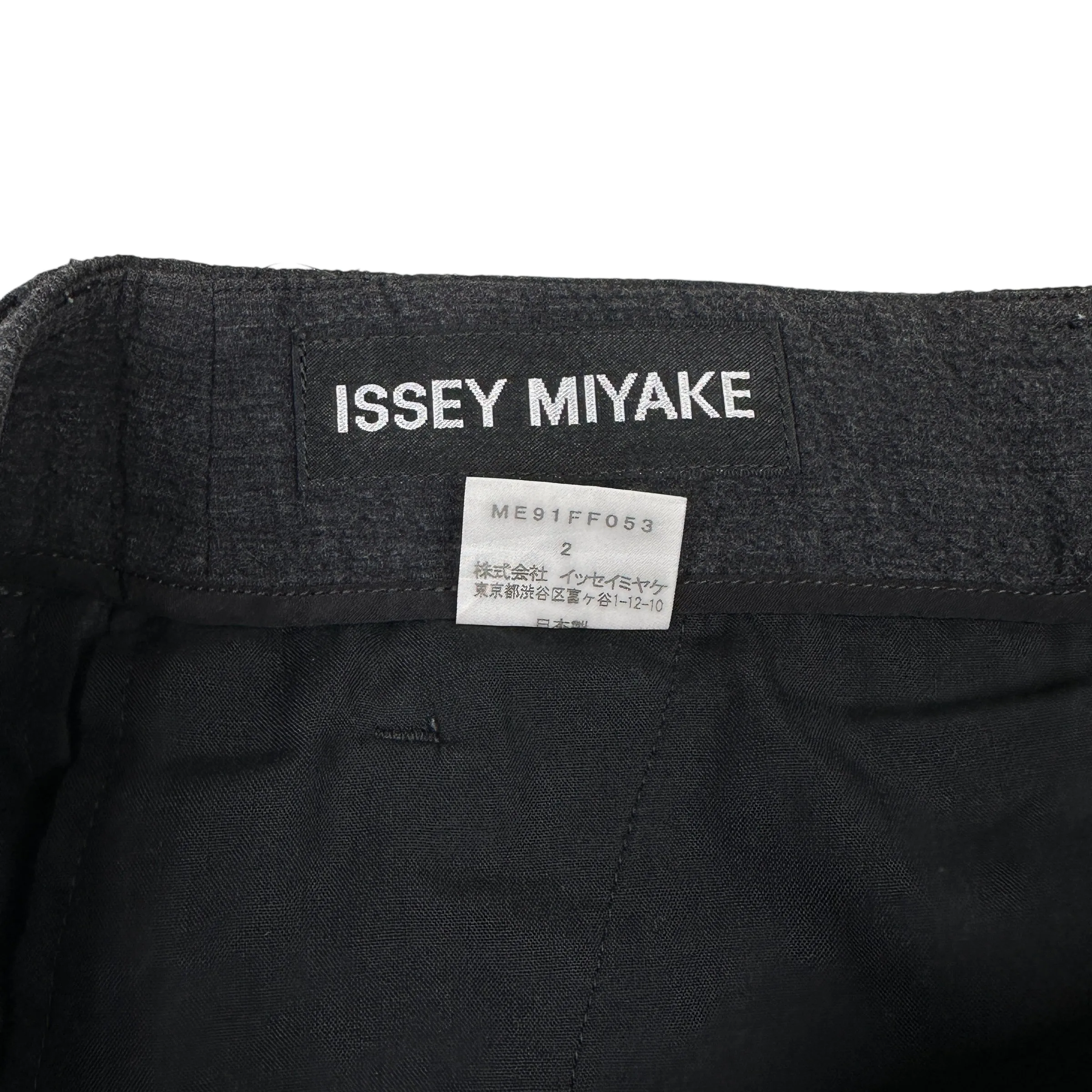 ISSEY MIYAKE LIGHTWEIGHT TROUSERS - GREY