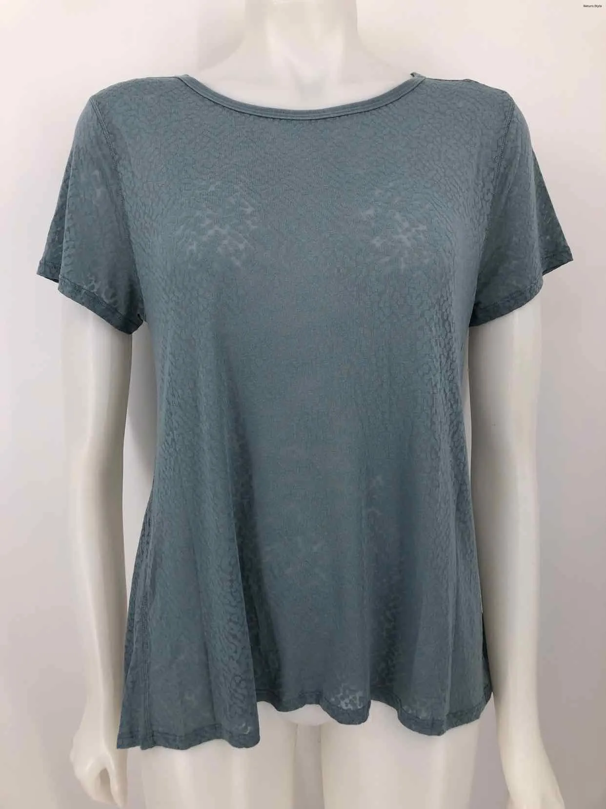 LULULEMON Blue Animal Print Short Sleeves Size 6  (S) Activewear Top