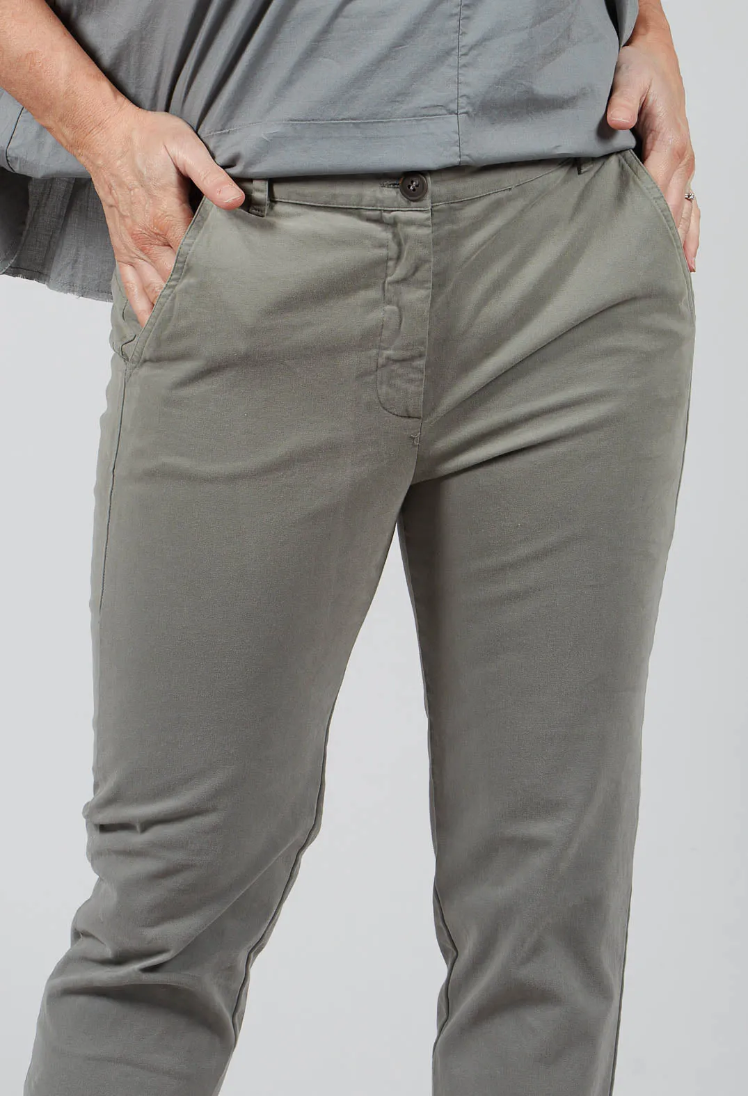 Straight Leg Trousers in Ferro