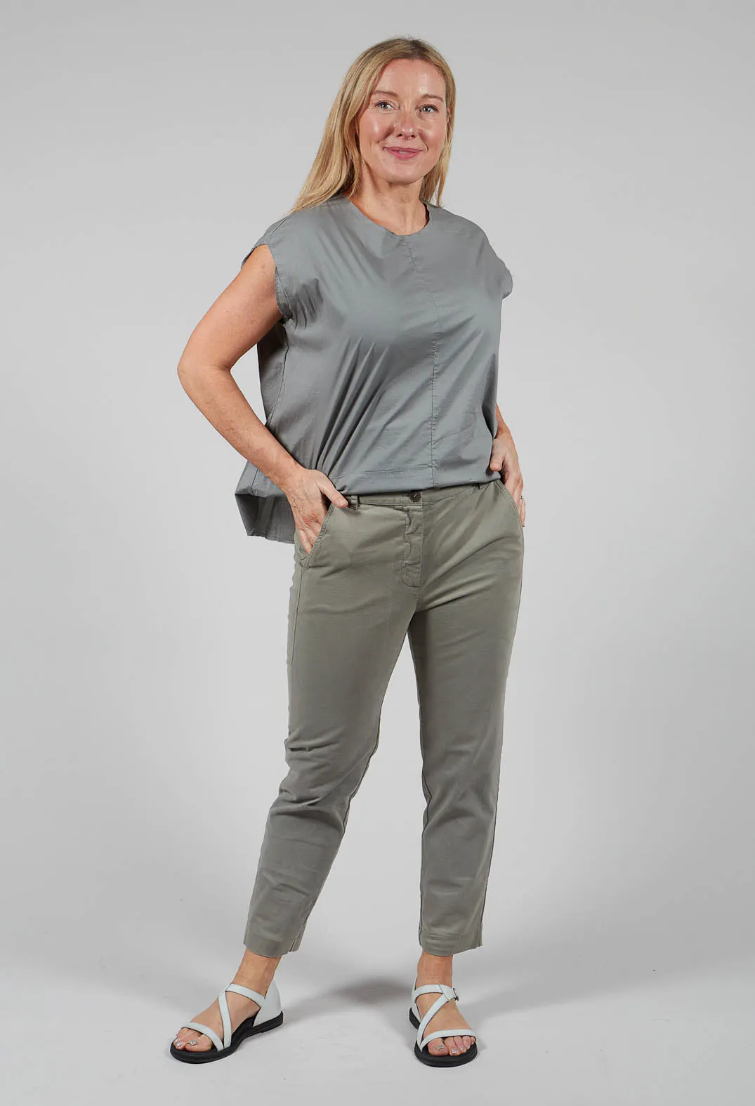 Straight Leg Trousers in Ferro