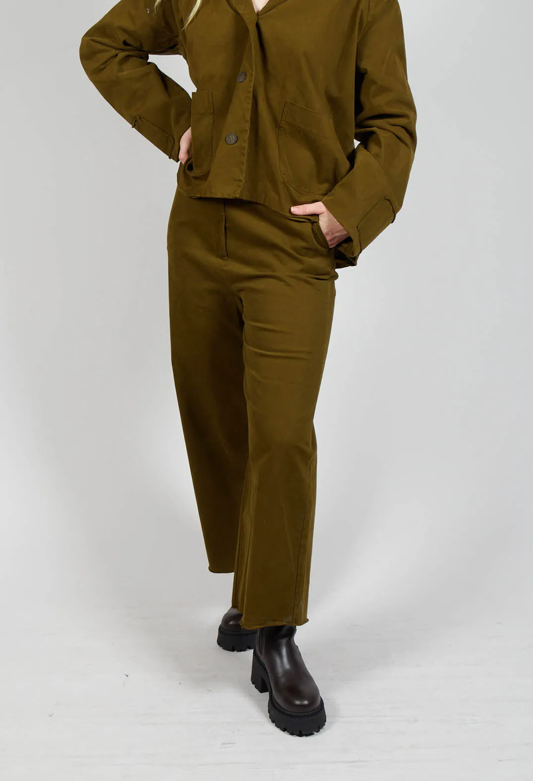 Wide Leg Trousers in Oliva