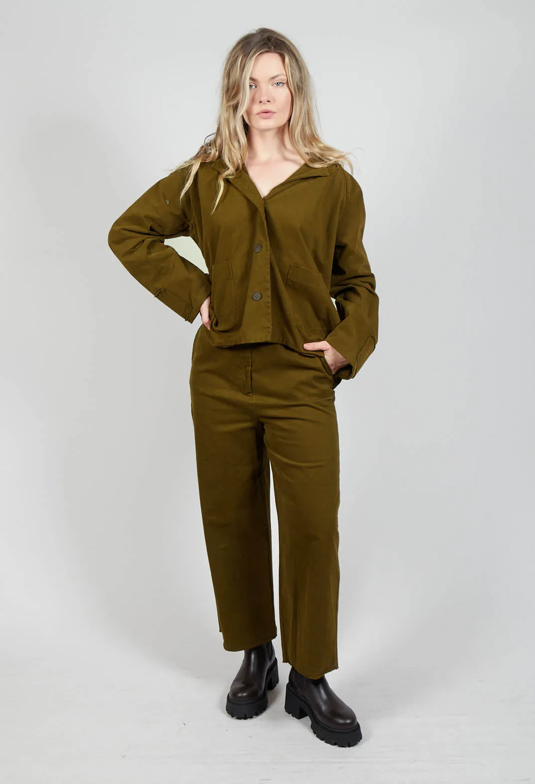 Wide Leg Trousers in Oliva